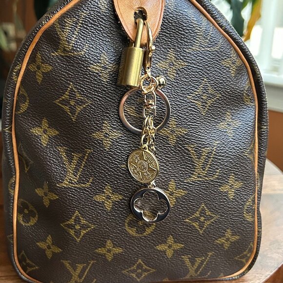 New STAR AND CLOVER Bag Charm Gold Tone⭐ - Picture 6 of 7